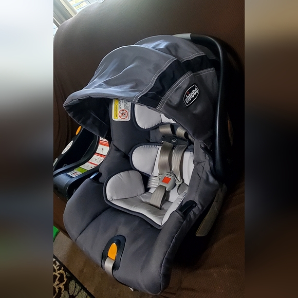 Chicco Keyfit 30 Infant Car Seat (Slate Gray Model) - Picture 2 of 3